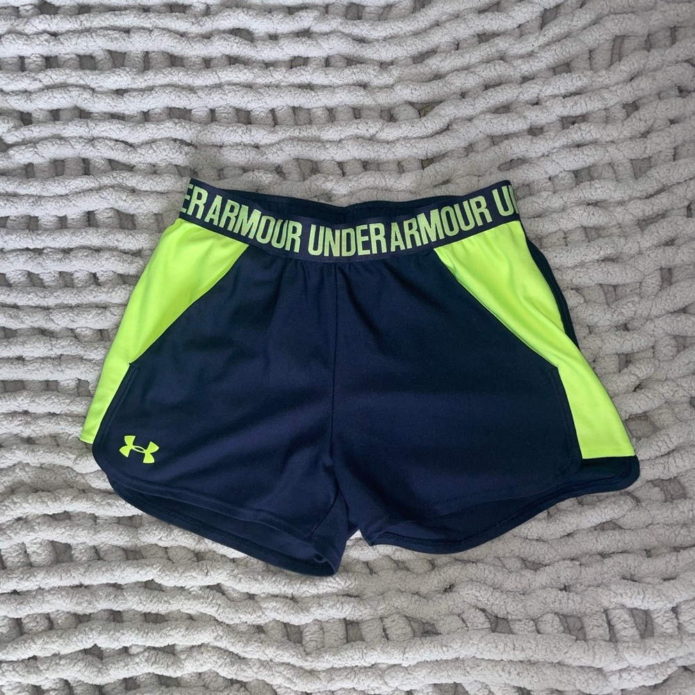 Green/ navy under armour shorts with pockets